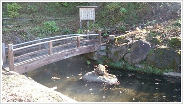 �r�̖�t�����S�Ղ̑O�ɂ���Òr