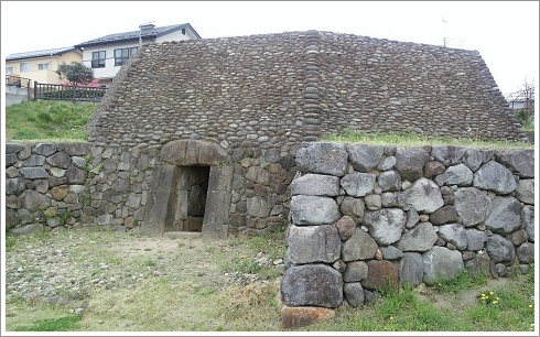 三津屋古墳の横穴式石室の外観