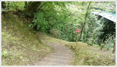 千人隠れに降りる階段