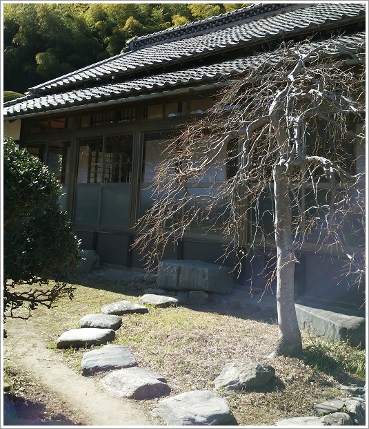 向かって左の家屋が高山長五郎さんが暮らしてた場所