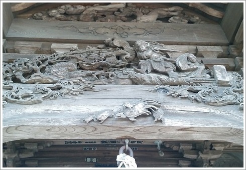 宿稲荷神社拝殿にある彫刻