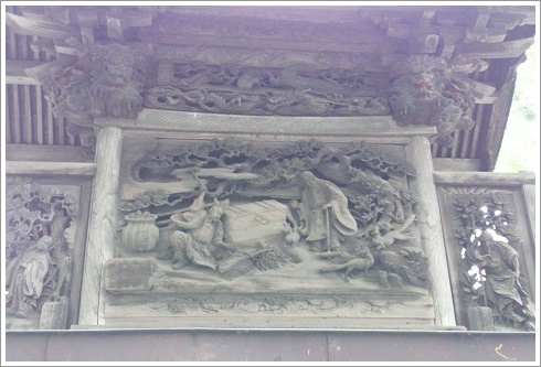 宿稲荷神社本殿にある見事な彫刻