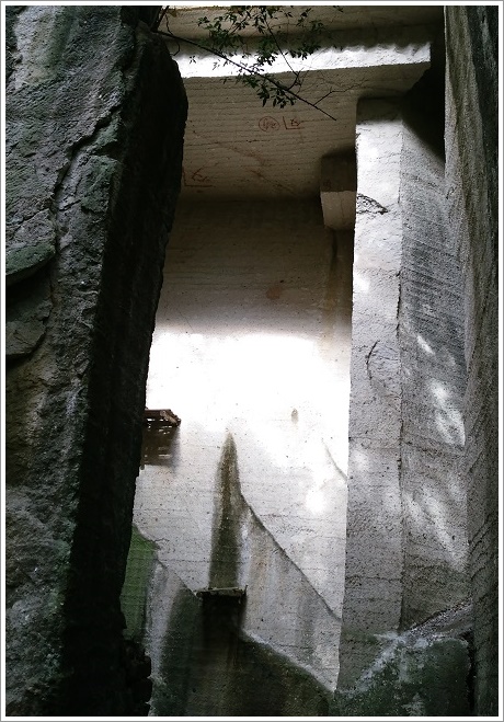 当時、多くの方が働いていた藪塚石切り場