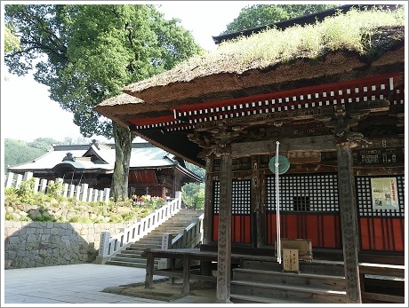 茅葺屋根の小林山観音堂