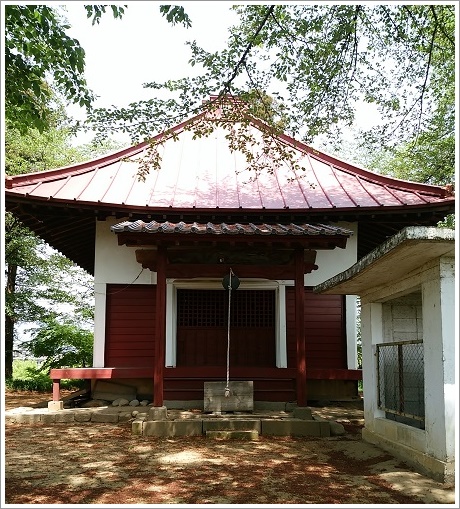 薬師塚古墳にある神社