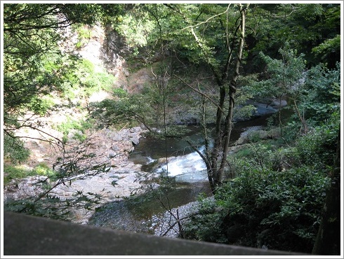 静かに流れる南牧川