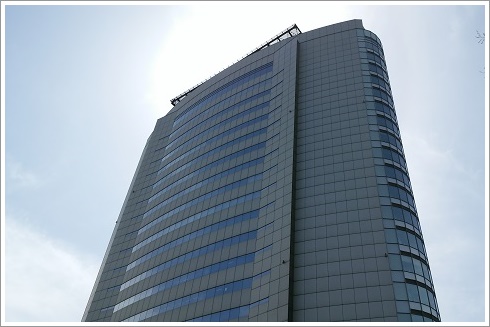 高崎市役所の東側からの外観