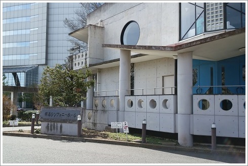 高崎市役所前の群馬シンフォニーホール