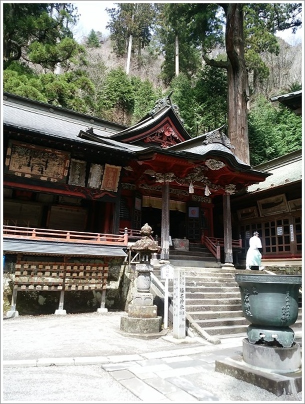 榛名神社の国祖社・額殿です