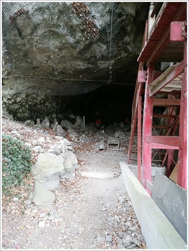 ��䓰�ϐ����䓰�̉��ɂ���Ε�