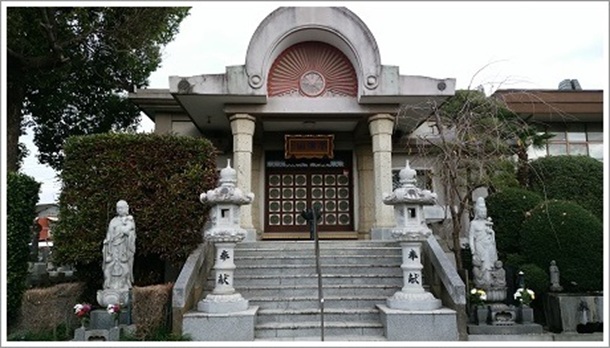 ���|�@�̐��ʂɂ���{��