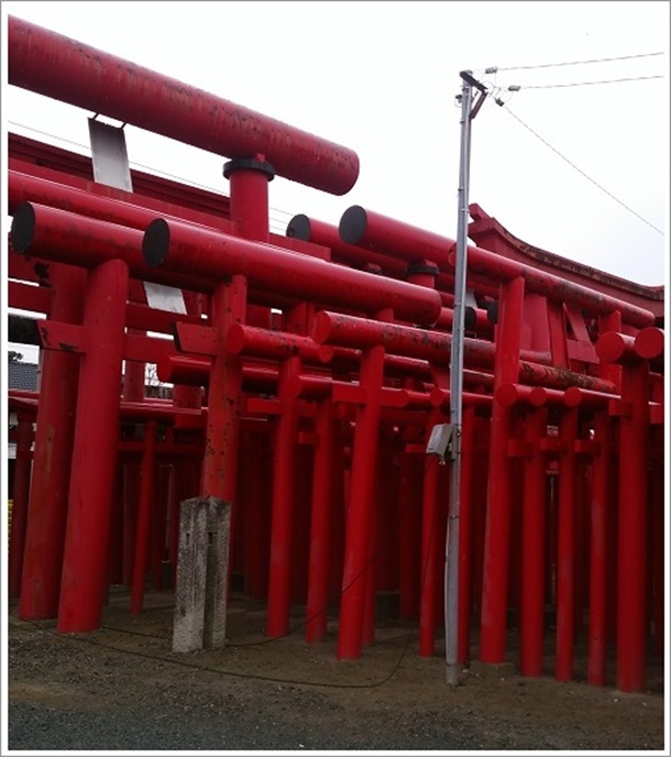 小泉稲荷神社参列鳥居