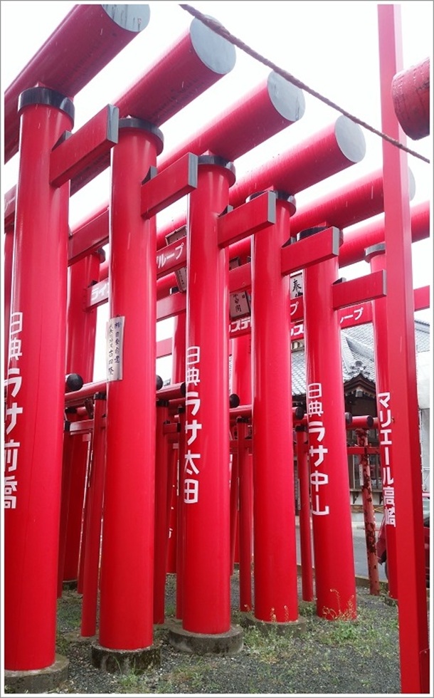 葬儀社の奉納鳥居
