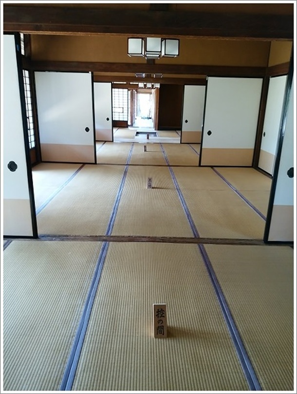 臨江閣本館の一階内部