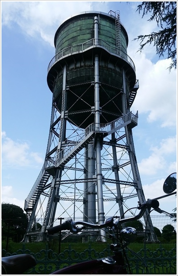 �O�����������ق̗��ɗ������^���N