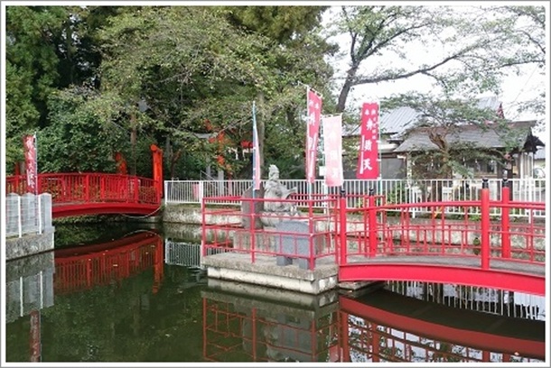 �אڂ���r�̏�ɂ���ٍ��V�l�i�G�q��א_�Ёj