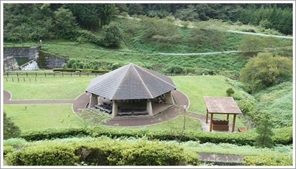 �o�[�x�L���[�{�݁i�����_���Βn�j