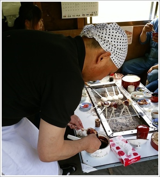 �ߐ{���̎�O�̂��X�̓X�ܓ��i���������������̗��j