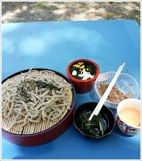 お通し２皿とザル蕎麦（ちぃじがき蕎麦の里）