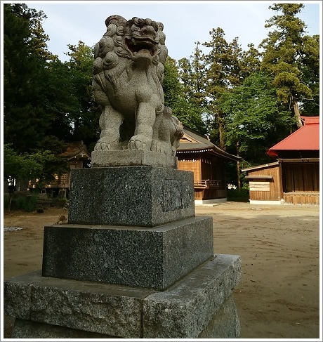 二宮赤城神社拝殿前
