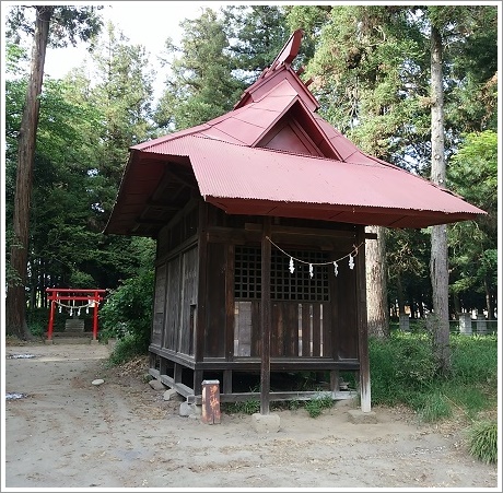 二宮赤城神社本殿横にある社