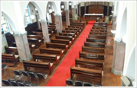 二階から撮影した前橋カトリック教会聖堂