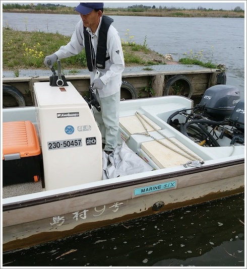 優しそうな船頭さんです