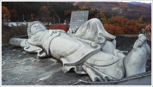 寝釈迦様の全身像
