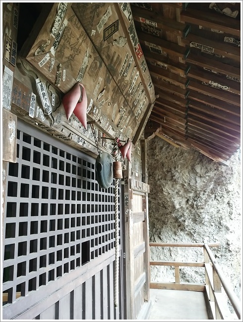 岩井堂観世音御堂の正面