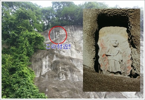 崖の中腹に鎮座する不動明王