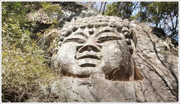 摩崖仏アップ