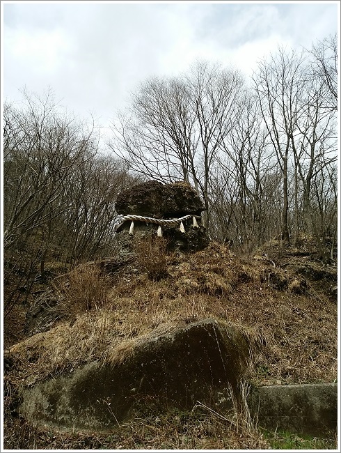 横から見た男根岩