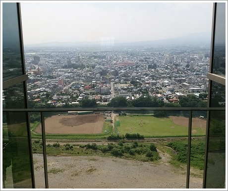 群馬県庁展望台の西側景色