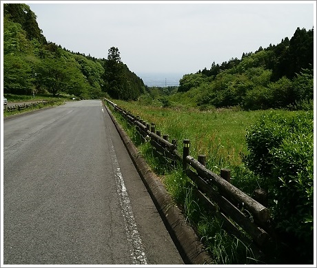船尾滝の専用駐車場に続く道です