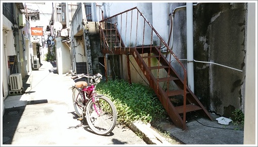 閉館したオリオン座の裏側