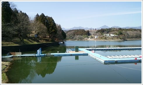 鳴沢湖のわかさぎ釣り場桟橋